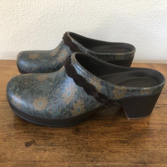 CROCS Size 11 Floral Print Clogs 203764 Dual Leather Braided Strap Dual Comfort - Picture 2 of 15